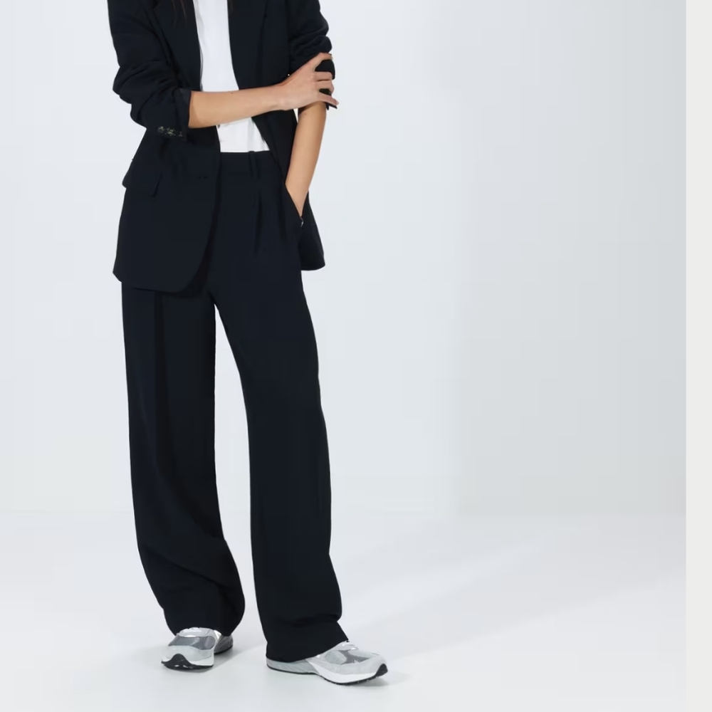 Aritzia Effortless Wide Leg Trouser size 0
